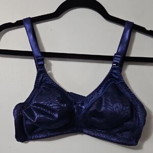 Bali Elegant Blue Lace Lined WireFree Bra Size 38B